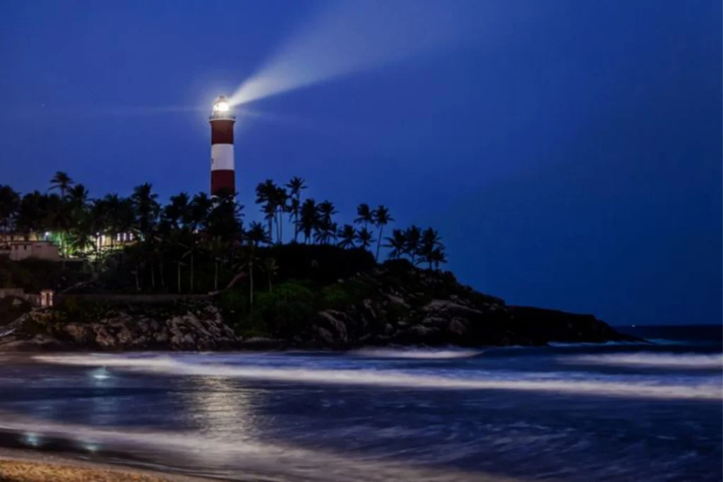 Tourist Packages in Kerala | 6N - 2N Munnar 1N Thekkady 1N Alleppey Houseboat 2N Kovalam